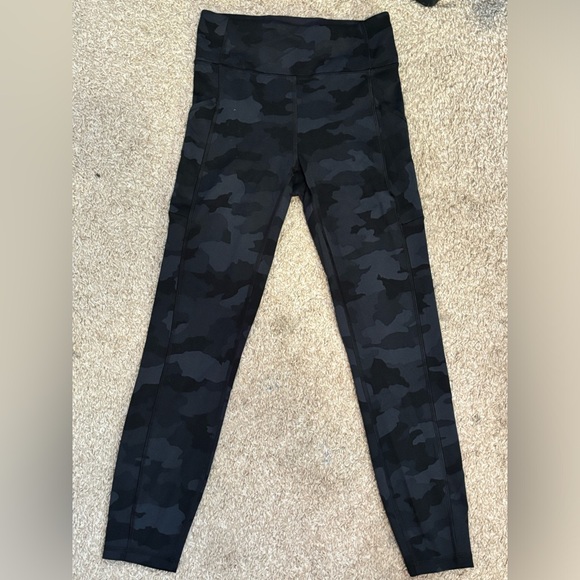 Lululemon invigorate HR Tight dark camo - Picture 7 of 7